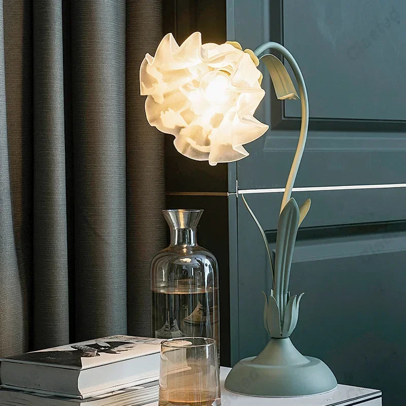 Retro French Romantic Flower Desk Lamp – Cream Style Pastoral Bedside Light for Vintage Home Bedroom Décor