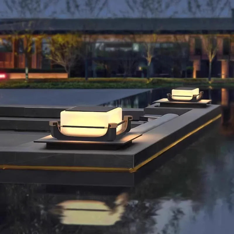 Outdoor Courtyard LED Solar Lawn Light – IP65 Waterproof Pillar &amp; Fence Post Lamp for Garden, Path & Villa Lighting