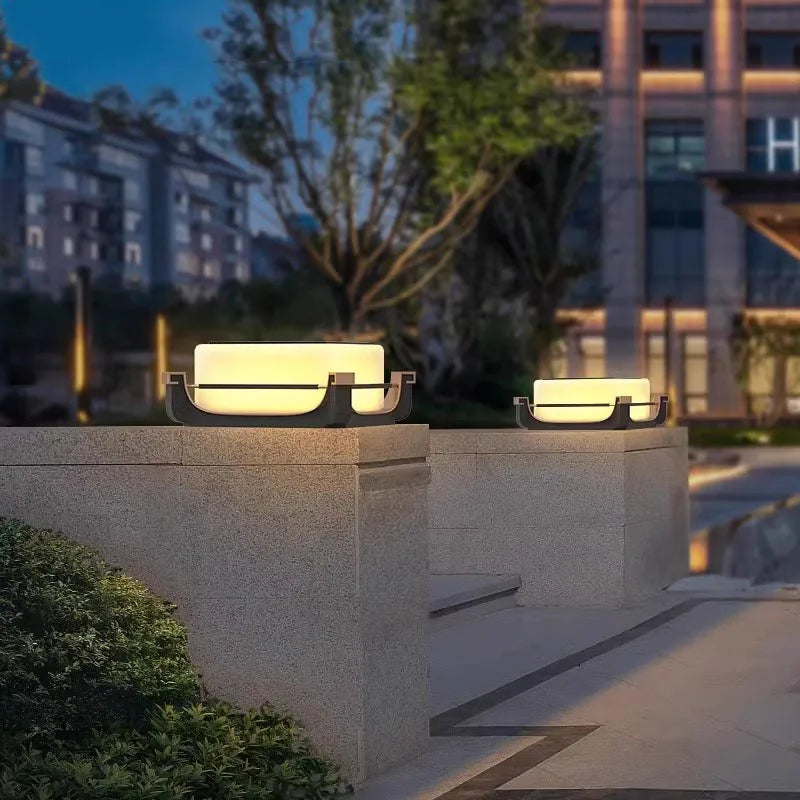 Outdoor Courtyard LED Solar Lawn Light – IP65 Waterproof Pillar &amp; Fence Post Lamp for Garden, Path & Villa Lighting