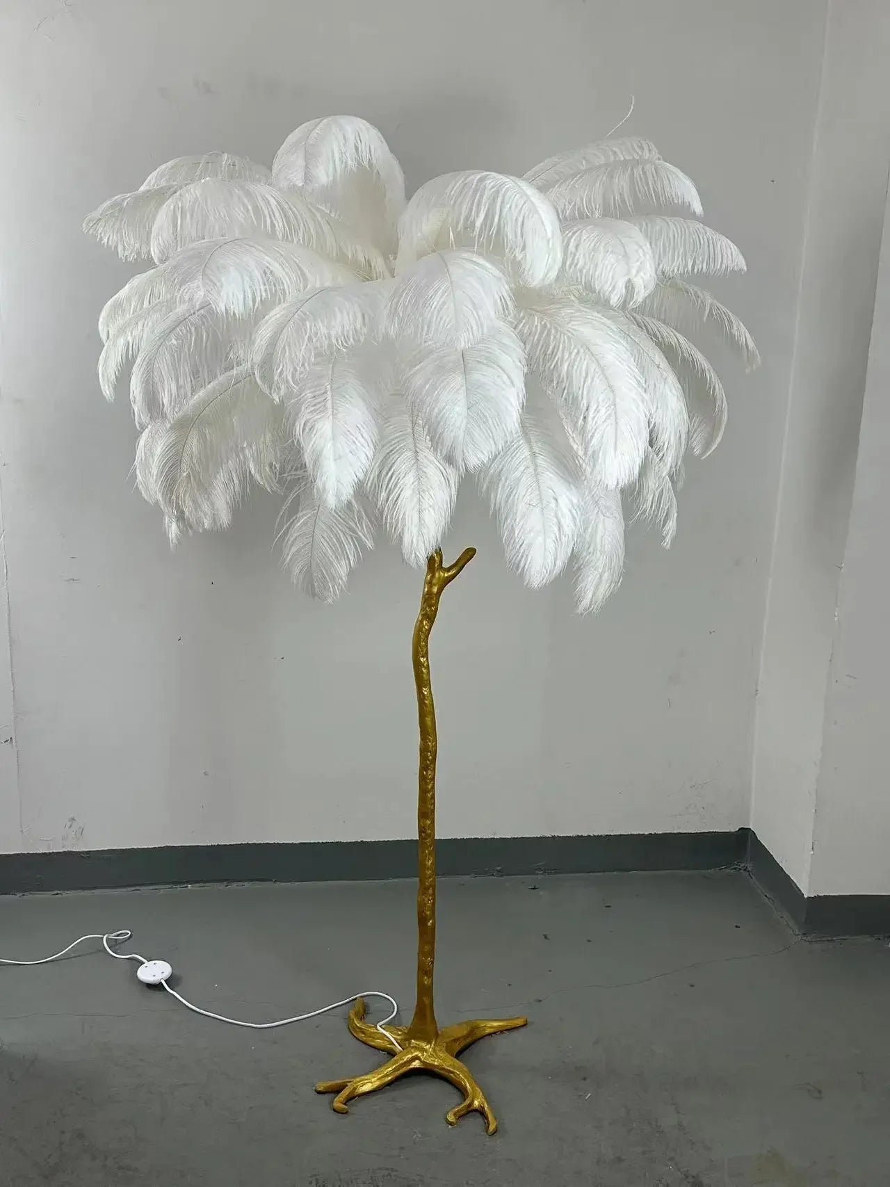 Modern LED Ostrich Feather Floor Lamp – Art Deco Standing Light for Living Room, Hotel, and Lounge Spaces