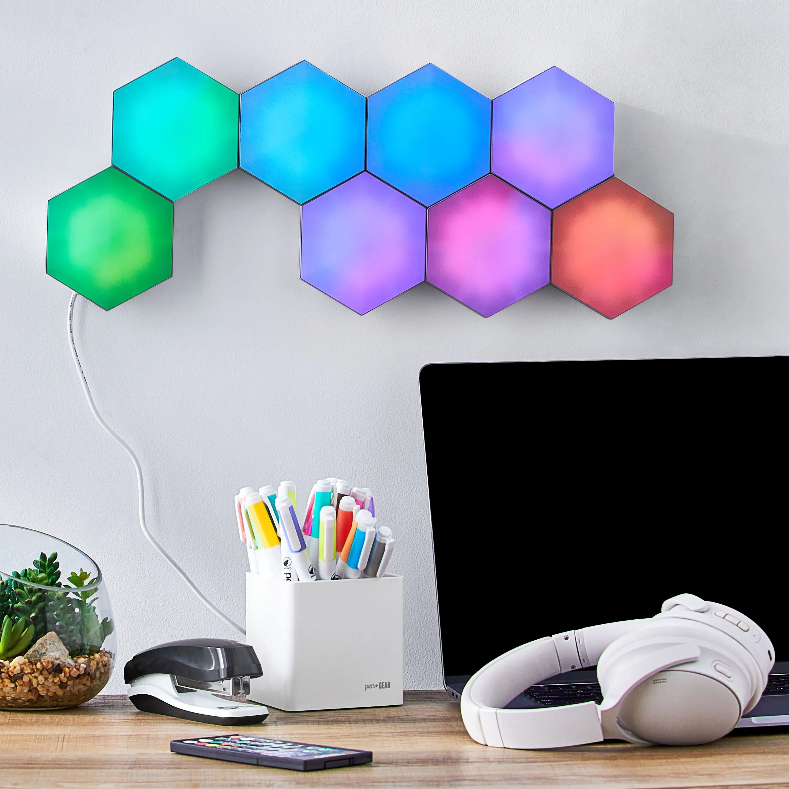 RGB LED Hexagon Wall Light – App Remote Controlled Gaming and Night Light Decoration