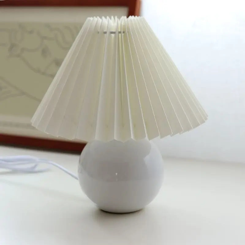 Vintage Pleated Table Lamp – Ceramic Base with LED E27 Tricolor Bulb for Bedroom Decorative Night Lighting