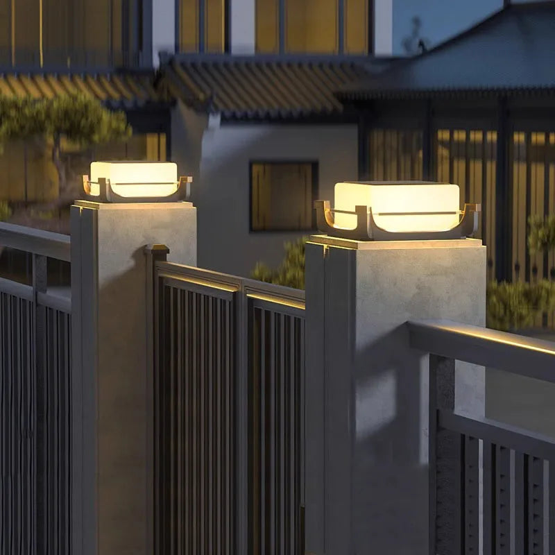 Outdoor Courtyard LED Solar Lawn Light – IP65 Waterproof Pillar &amp; Fence Post Lamp for Garden, Path & Villa Lighting