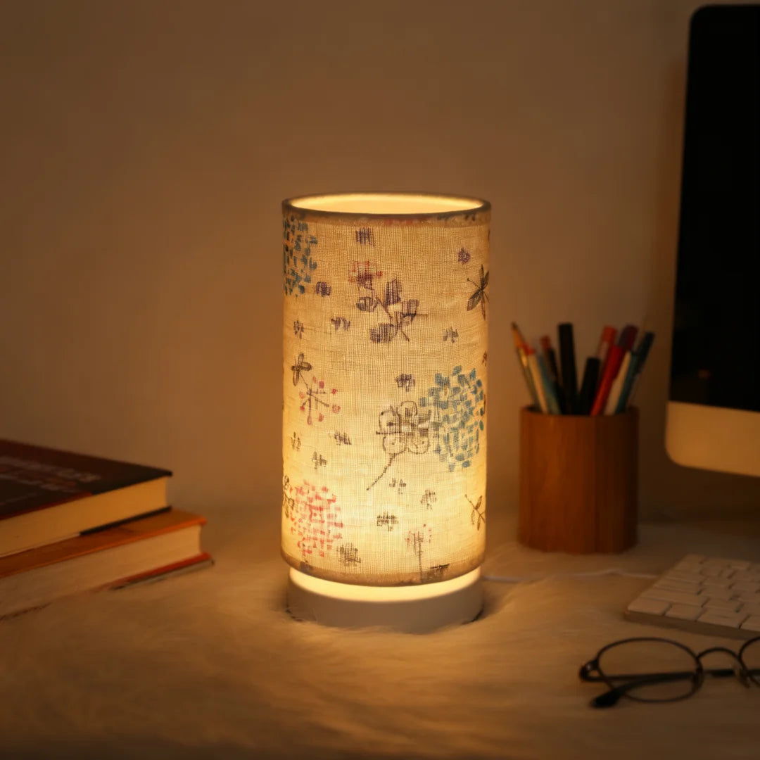 Nordic Retro-Style Table Lamp – Fabric Lampshade USB-Powered Light for Bedroom, Study & Home Décor