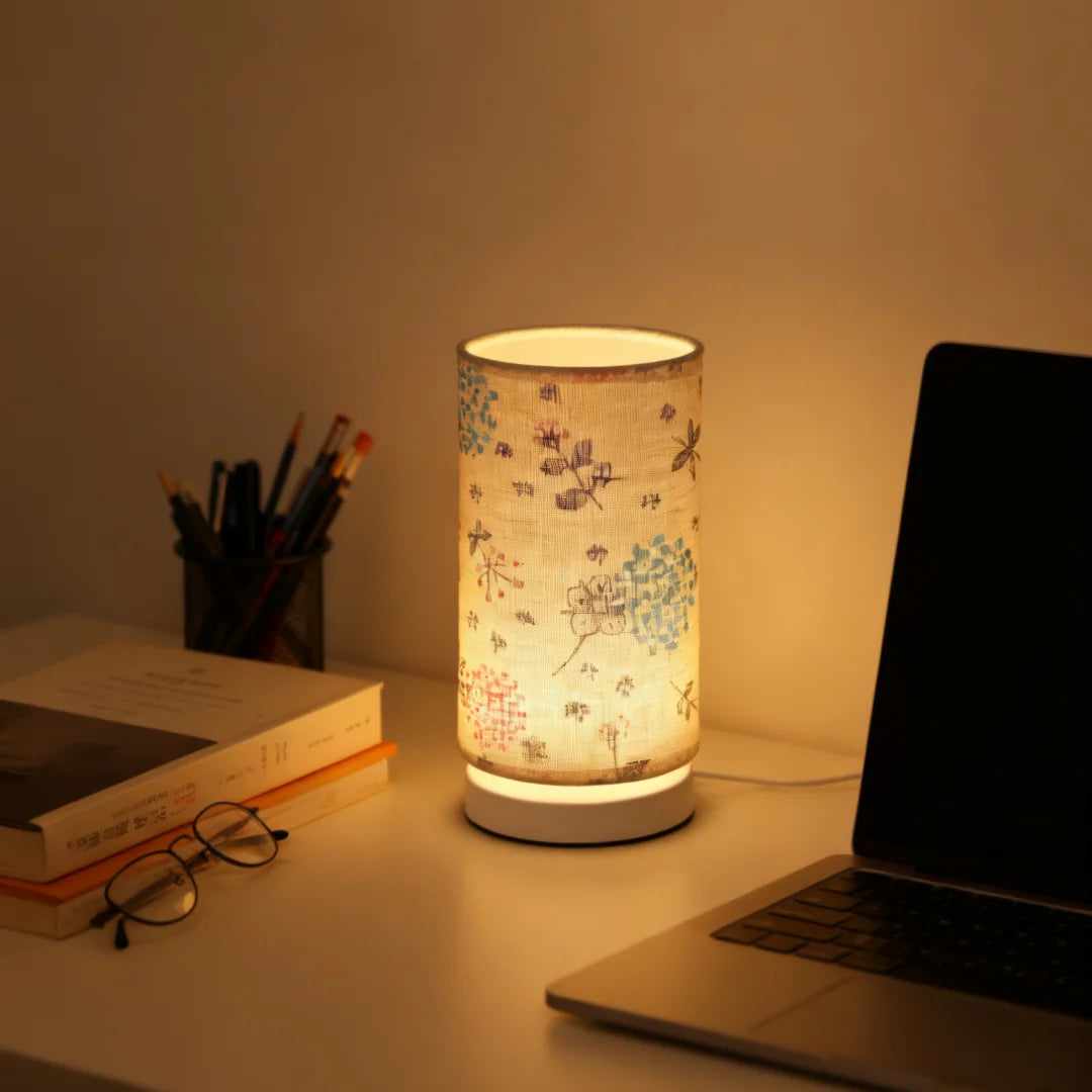 Nordic Retro-Style Table Lamp – Fabric Lampshade USB-Powered Light for Bedroom, Study & Home Décor