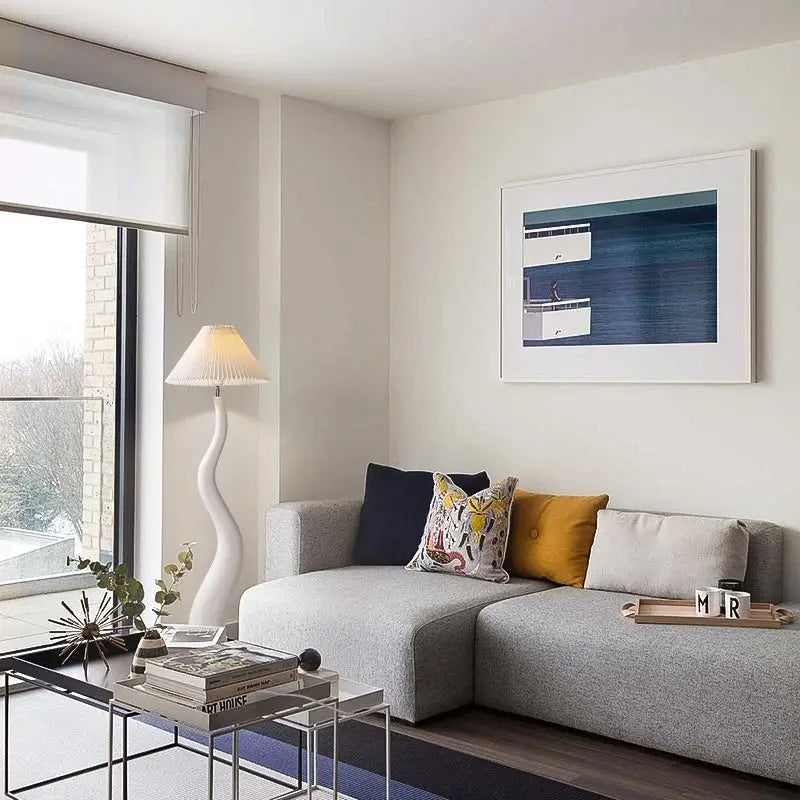 Modern Minimalist Pleated Floor Lamp – Vertical Lighting for Bedrooms, Studies, and Living Spaces