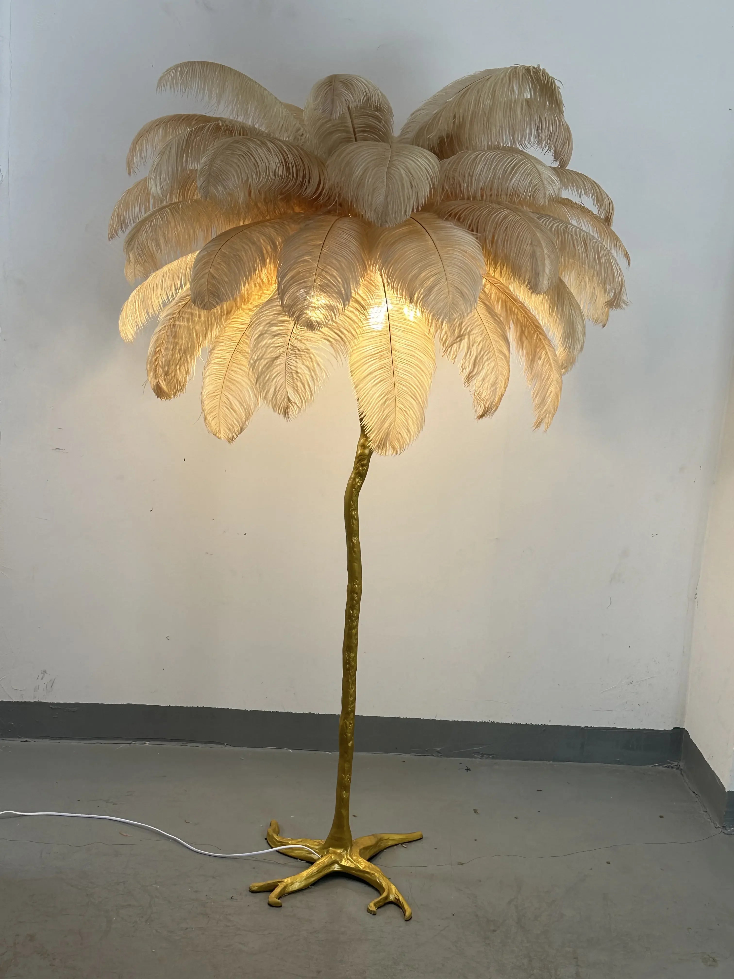 Modern LED Ostrich Feather Floor Lamp – Art Deco Standing Light for Living Room, Hotel, and Lounge Spaces