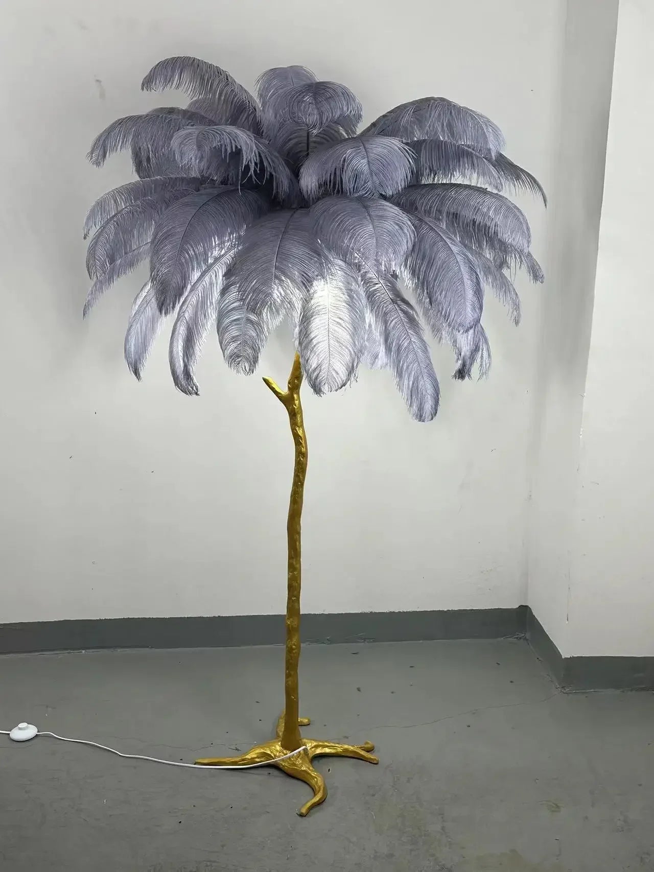 Modern LED Ostrich Feather Floor Lamp – Art Deco Standing Light for Living Room, Hotel, and Lounge Spaces