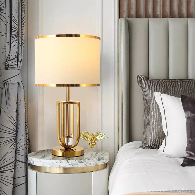 Nordic Luxury Metal Desk Lamp – Minimalist Post-Modern Bedside Light for Bedroom and Villa Living Spaces