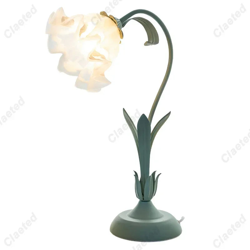 Retro French Romantic Flower Desk Lamp – Cream Style Pastoral Bedside Light for Vintage Home Bedroom Décor