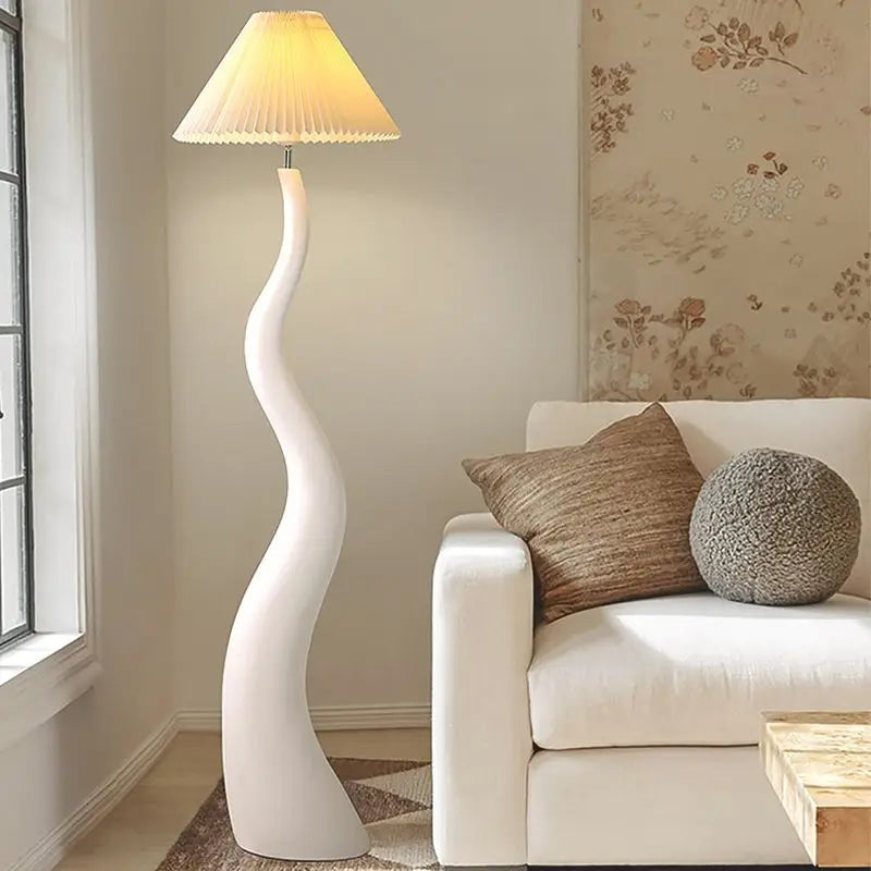 Modern Minimalist Pleated Floor Lamp – Vertical Lighting for Bedrooms, Studies, and Living Spaces