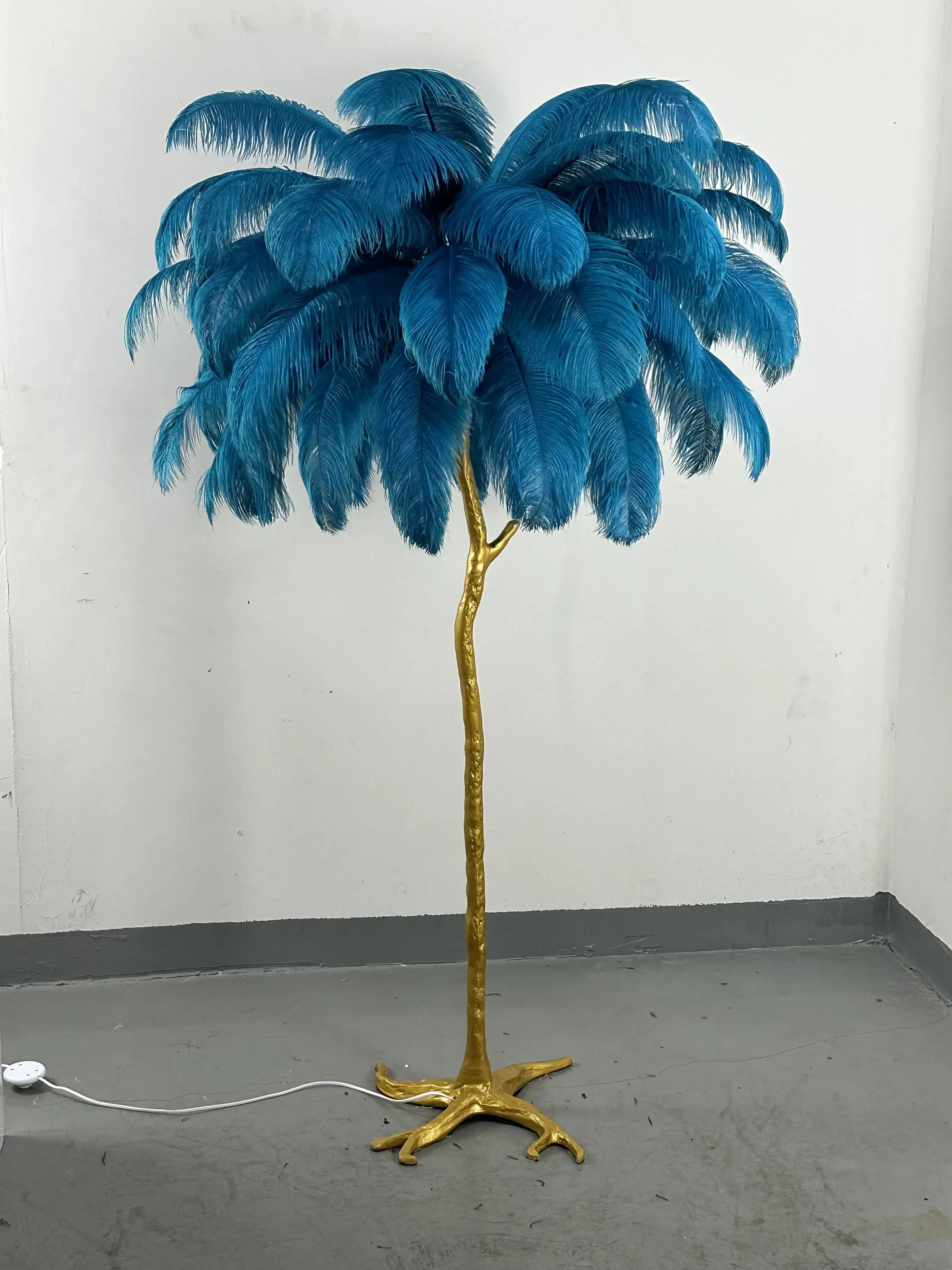 Modern LED Ostrich Feather Floor Lamp – Art Deco Standing Light for Living Room, Hotel, and Lounge Spaces