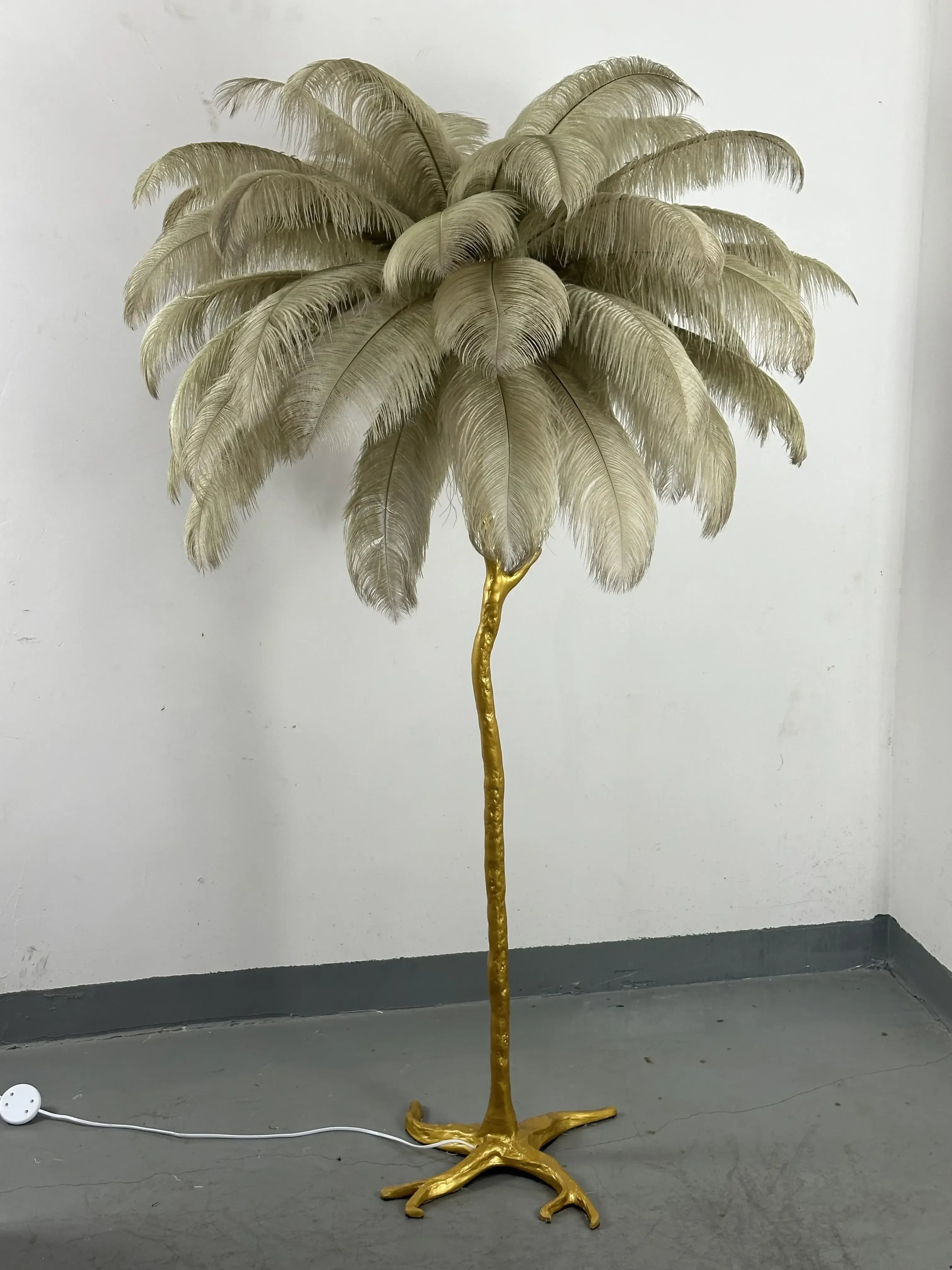 Modern LED Ostrich Feather Floor Lamp – Art Deco Standing Light for Living Room, Hotel, and Lounge Spaces