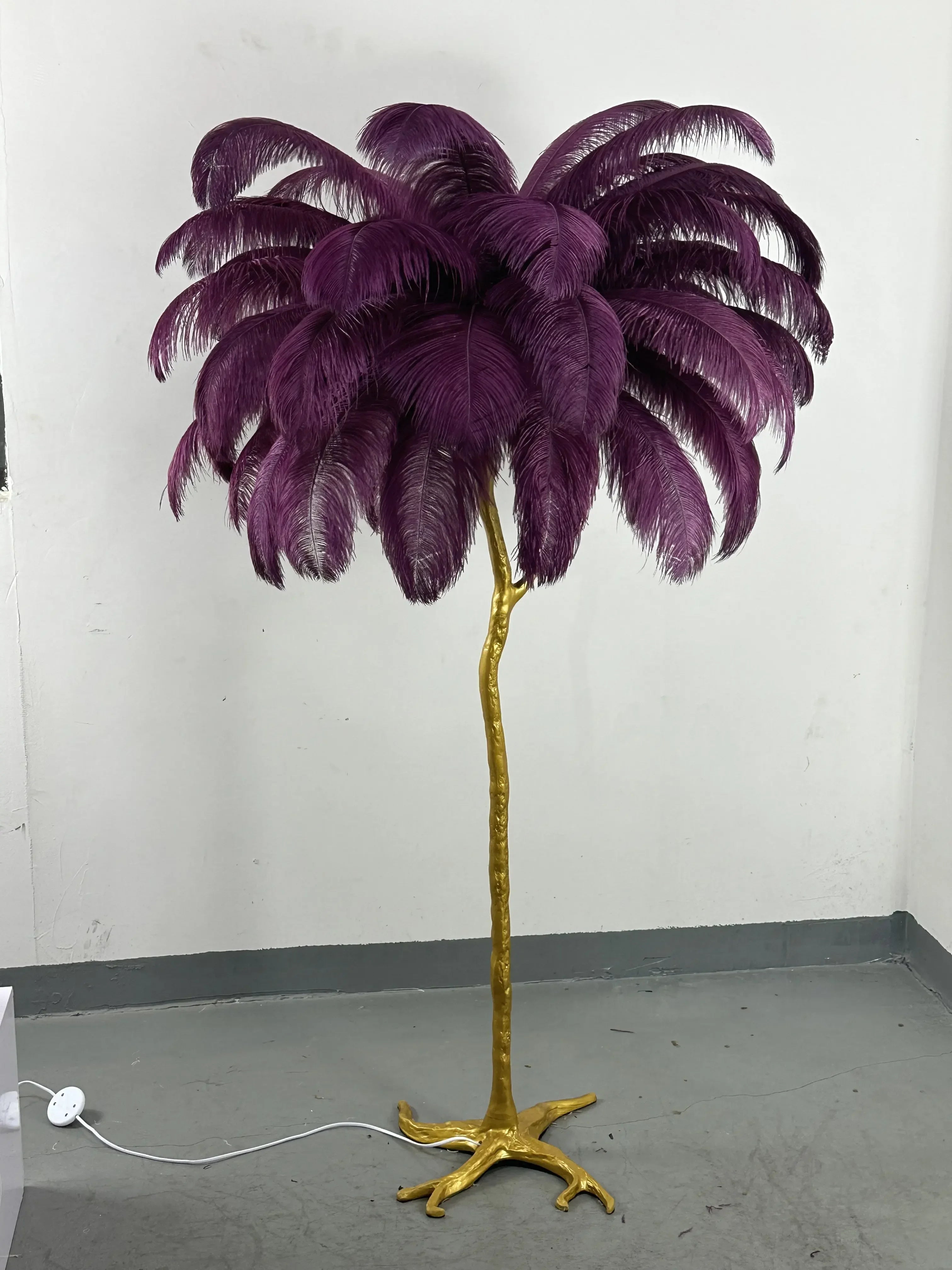 Modern LED Ostrich Feather Floor Lamp – Art Deco Standing Light for Living Room, Hotel, and Lounge Spaces